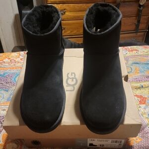 New Womens Size 12 Black Ugg Classic Mini II short boots